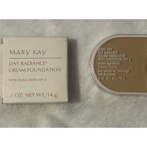 Mary Kay Day Radiance Cream Foundation True Beige #6303 - NOS - Rare HTF